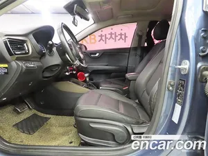 Kia Stonic, 2018 — миниатюра 5