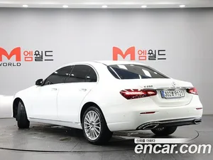 Mercedes-Benz E-Class, 2023 — миниатюра 3