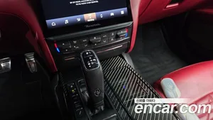 Maserati Quattroporte, 2021 — миниатюра 12