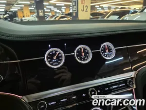 Bentley Continental, 2022 — миниатюра 15