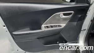 Kia Niro, 2022 — миниатюра 13