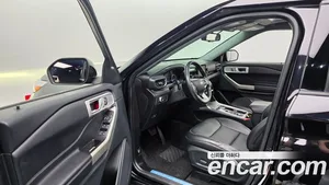 Ford Explorer, 2022 — миниатюра 10