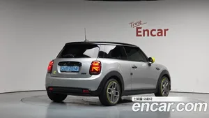 Mini Cooper, 2023 — миниатюра 1