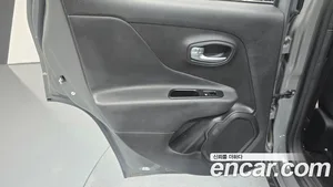 Jeep Renegade, 2022 — миниатюра 15