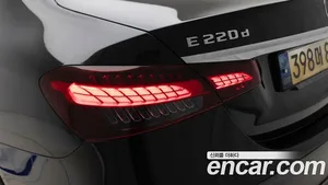 Mercedes-Benz E-Class, 2022 — миниатюра 13
