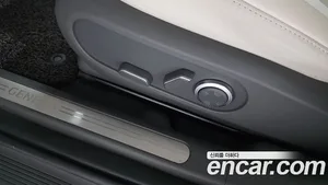 Genesis GV60, 2025 — миниатюра 23