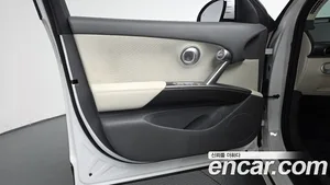 Genesis GV60, 2025 — миниатюра 13
