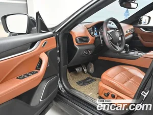 Maserati Levante, 2017 — миниатюра 11