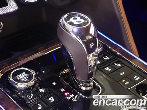 Bentley Flying Spur, 2023 — миниатюра 9