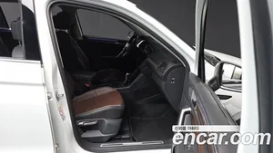 Volkswagen Tiguan, 2023 — миниатюра 11