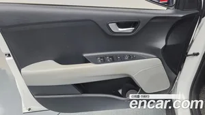 Kia Stonic, 2017 — миниатюра 14