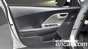 Kia Niro, 2022 — миниатюра 13