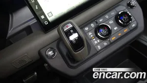 Land Rover Defender, 2025 — миниатюра 12