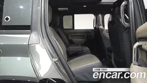Land Rover Defender, 2025 — миниатюра 17