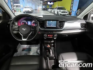 Kia Stonic, 2020 — миниатюра 5