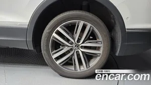 Volkswagen Tiguan, 2023 — миниатюра 7