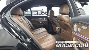 Mercedes-Benz E-Class, 2023 — миниатюра 12