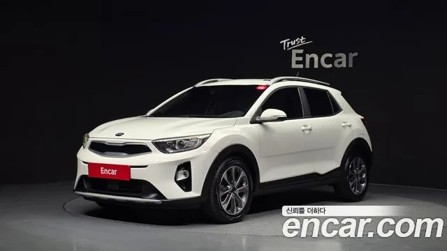 Kia Stonic, 2018 — фото автомобиля из Кореи