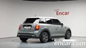 Mini Cooper, 2022 — миниатюра 1