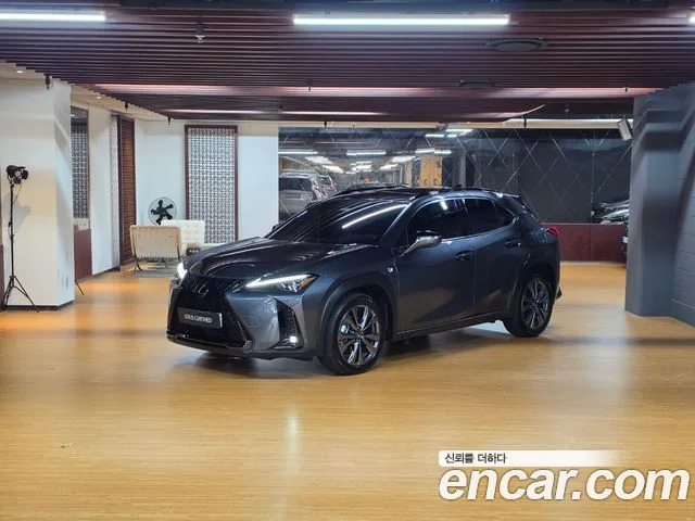 Lexus UX, 2026 — фото автомобиля из Кореи