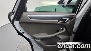 Porsche Macan, 2021 — миниатюра 15