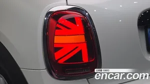 Mini Cooper, 2023 — миниатюра 9