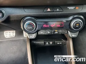 Kia Stonic, 2018 — миниатюра 11