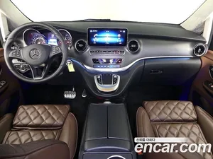 Mercedes-Benz V-Class, 2023 — миниатюра 4