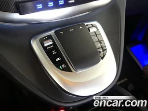 Mercedes-Benz V-Class, 2023 — миниатюра 13