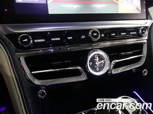 Bentley Flying Spur, 2023 — миниатюра 15