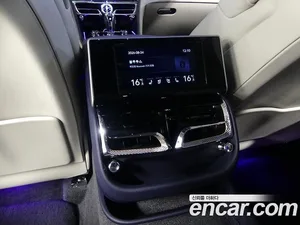 Bentley Flying Spur, 2023 — миниатюра 19