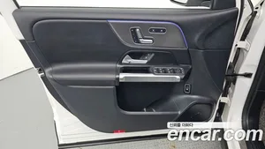 Mercedes-Benz EQB, 2023 — миниатюра 14