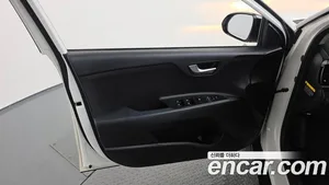 Kia Stonic, 2017 — миниатюра 14