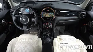 Mini Cooper, 2023 — миниатюра 7