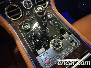 Bentley Continental, 2022 — миниатюра 12