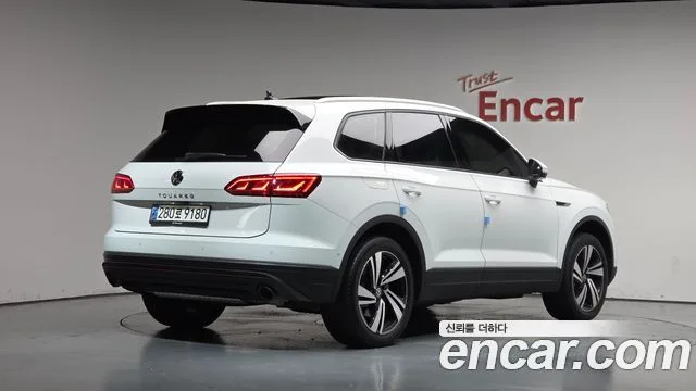 Volkswagen Touareg, 2023 — фото автомобиля из Кореи