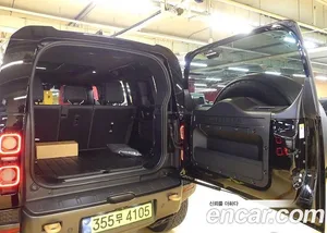 Land Rover Defender, 2025 — миниатюра 10