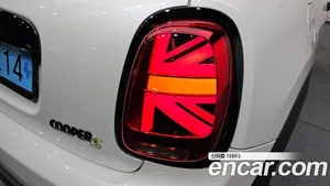 Mini Cooper, 2023 — миниатюра 9