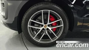 Porsche Macan, 2023 — миниатюра 5