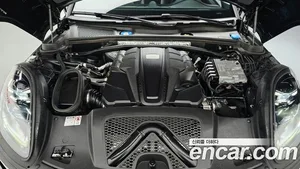 Porsche Macan, 2023 — миниатюра 6
