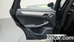 Porsche Macan, 2023 — миниатюра 15
