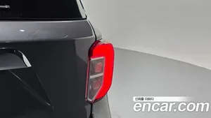 Ford Explorer, 2023 — миниатюра 9