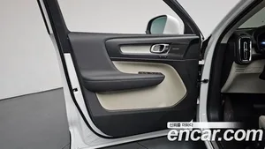 Volvo XC40, 2025 — миниатюра 13