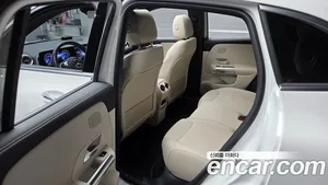 Mercedes-Benz EQA, 2025 — миниатюра 11