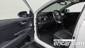 Kia Stonic, 2017 — миниатюра 13