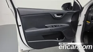 Kia Stonic, 2017 — миниатюра 14