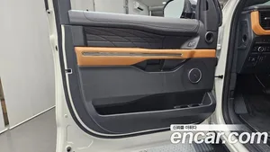 Ford Expedition, 2023 — миниатюра 14