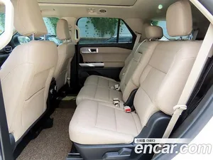 Ford Explorer, 2023 — миниатюра 6