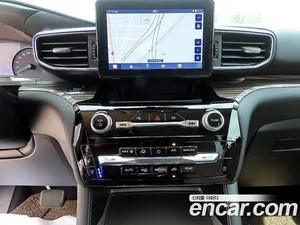 Ford Explorer, 2023 — миниатюра 12