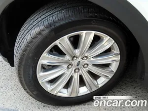 Ford Explorer, 2023 — миниатюра 20
